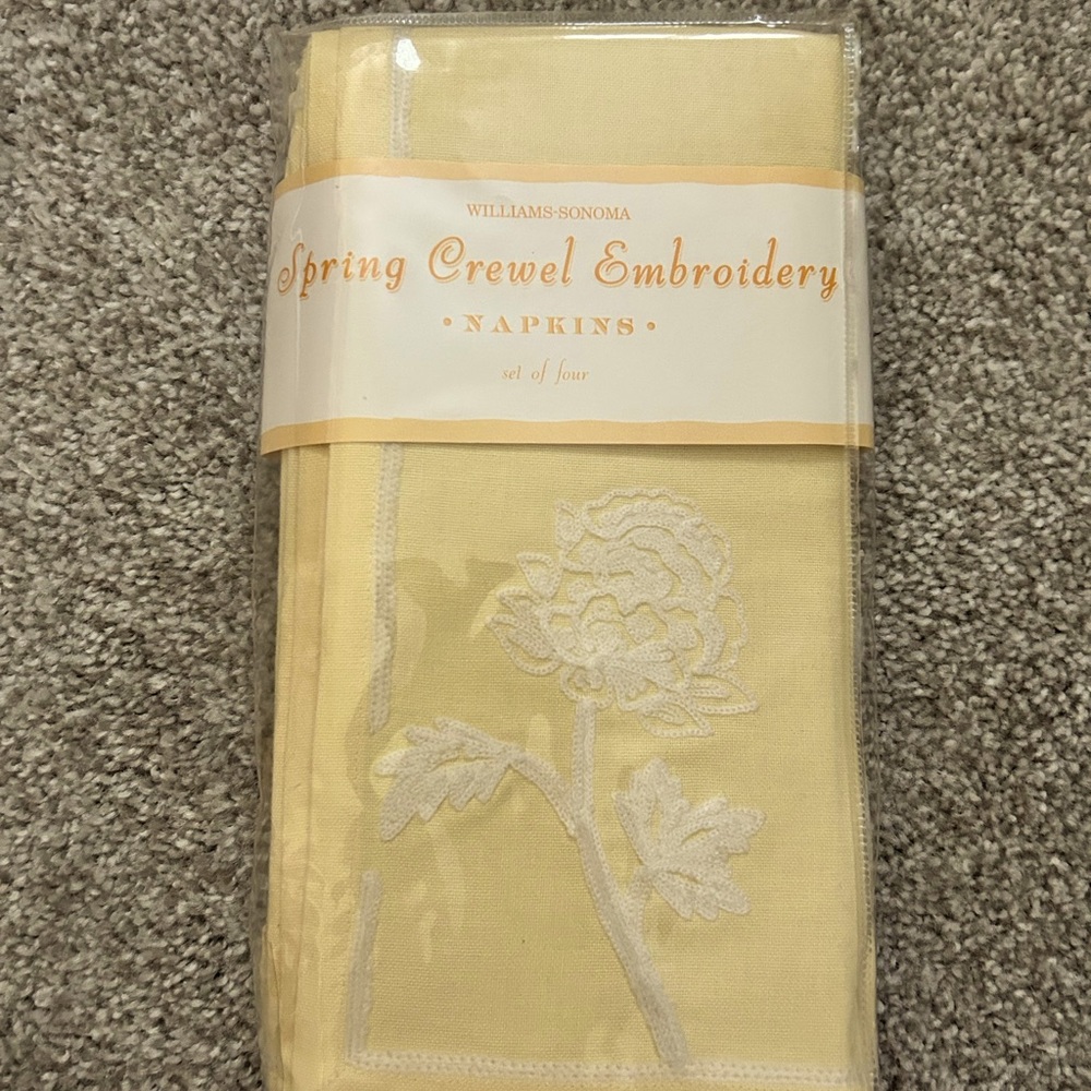 NWT Williams Sonoma (4) Yellow Crewel Cotton Table Napkins